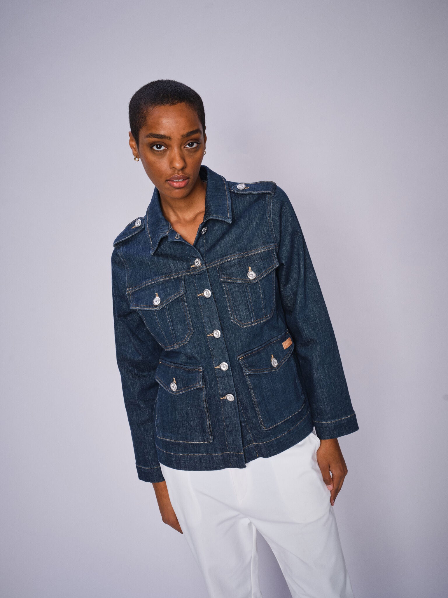 Modelshot / Dark Blue / Detail